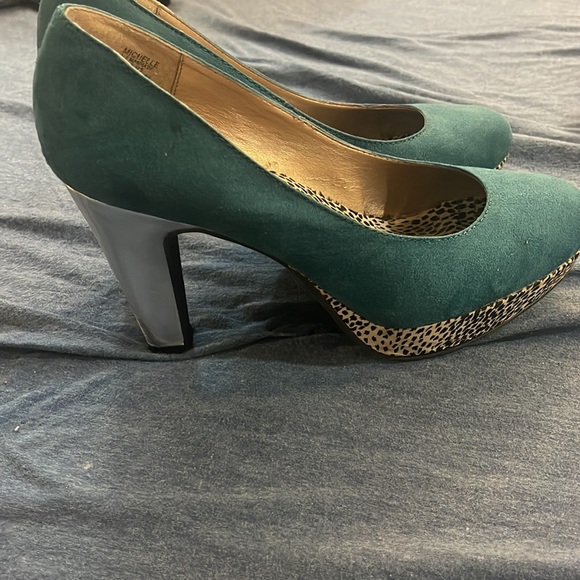 Teal heels women’s size 10 - Picture 2 of 3